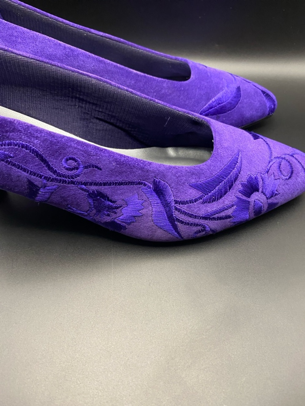 Vintage Predictions Purple Suede and Purple Embroidery Pumps - Picture 7 of 10